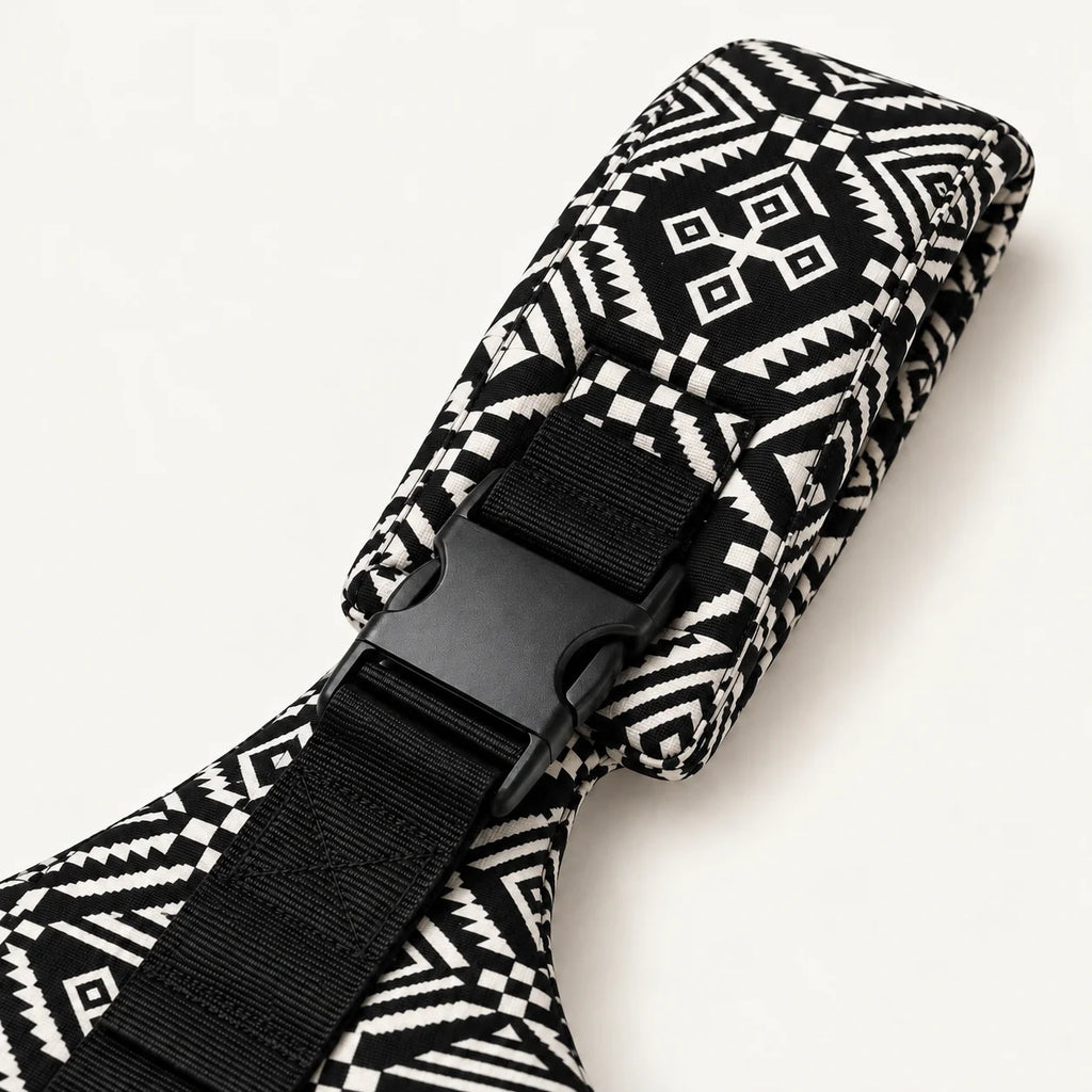#Bonsai Black | Padded strap and buckle detail
