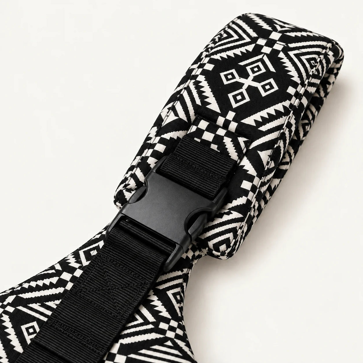 #Bonsai Black | Padded strap and buckle detail